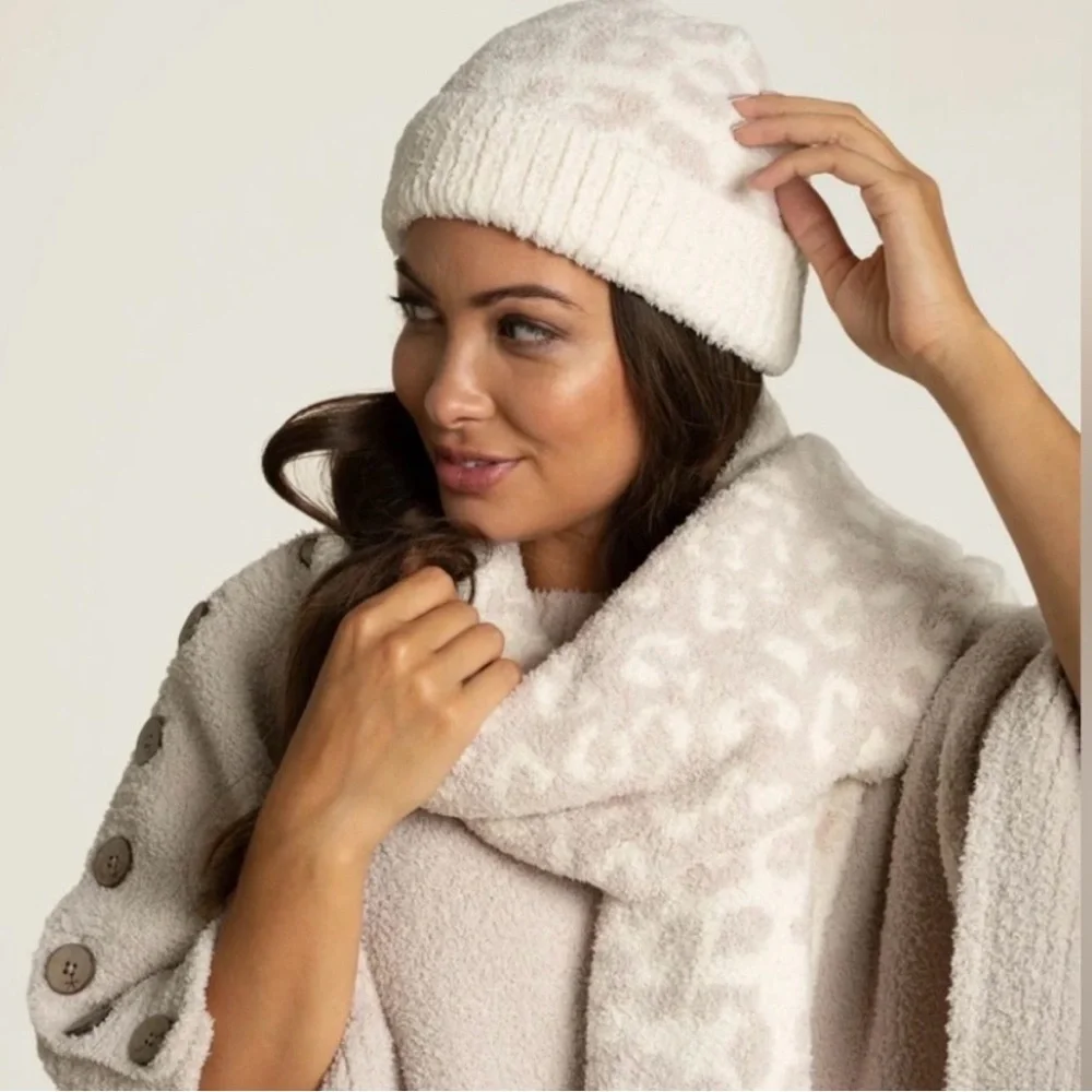 New BAREFOOT‎ DREAMS COZYCHIC BITW BEANIE & SCARF SET Color: Cream-Stone - Picture 6 of 6